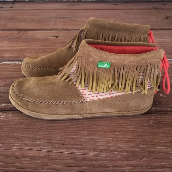 sanuk moccasins
